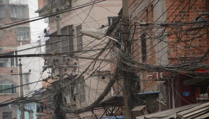 广西南宁各种电缆无序布满天空_电线电缆资讯_电缆网
