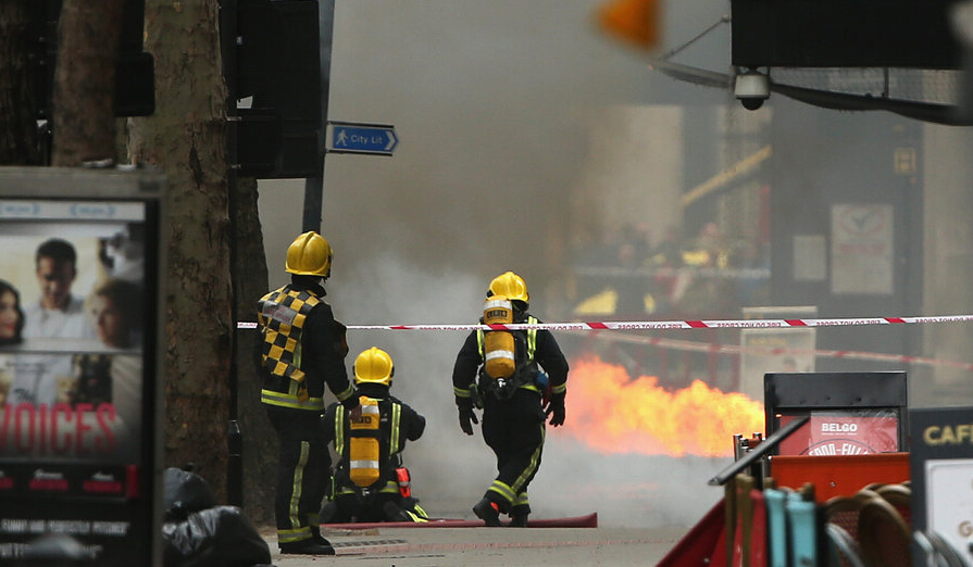 英国伦敦市中心电缆走火 警方称其“重大事件”