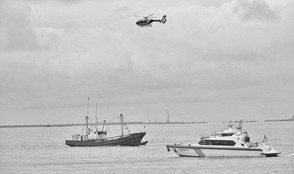 海陆空全出动 演练执法保护海底电缆