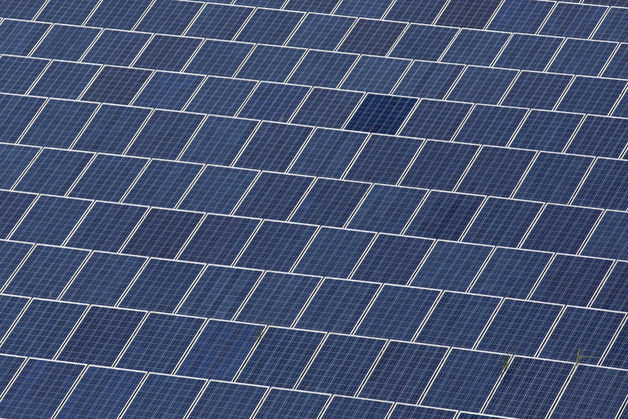 2024年全球太阳能光伏产业收益近9414亿元