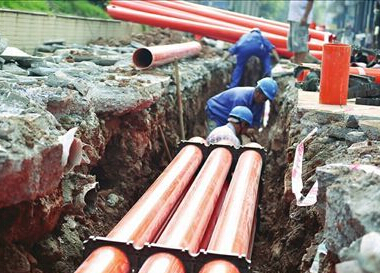 铺设10千伏电缆 改善电网结构提升供电能力