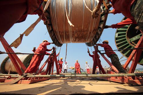 宁东—浙江±800千伏特高压配套线路开始架线