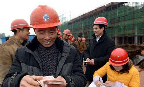外媒称2015年俄罗斯人均收入首次低于中国