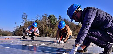 湖北鹤峰首座光伏发电项目成功并网发电