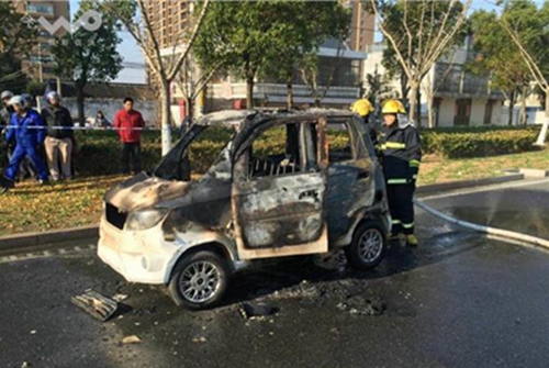 江苏如皋电动汽车自燃 8岁小孩被烧身亡(图)