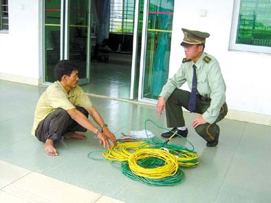 丈母娘家新房装修 男子伙同他人偷电线作礼物