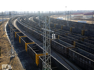 中南铁路吕梁市首条煤炭集运铁路专运线投运