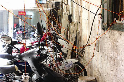 滕州乱拉电线高空充电 存较大安全隐患_电线电缆资讯_电缆网