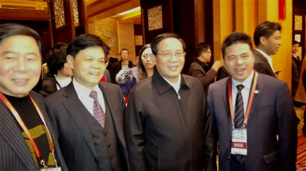 江苏省委书记李强（右二）与 蒋锡培（右一）等企业家合影