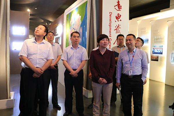 参观智慧能源科技馆 参观智慧能源科技馆