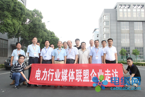 参观企业合影留念(一) 参观企业合影留念(一)