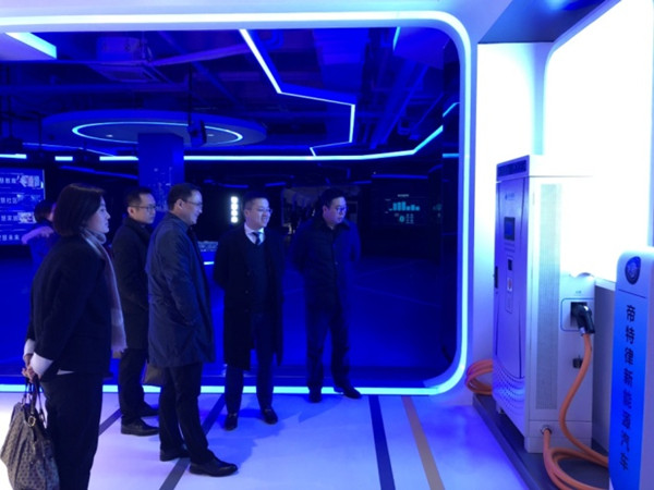 中信保一行领导参观智慧能源科技馆 中信保一行领导参观智慧能源科技馆
