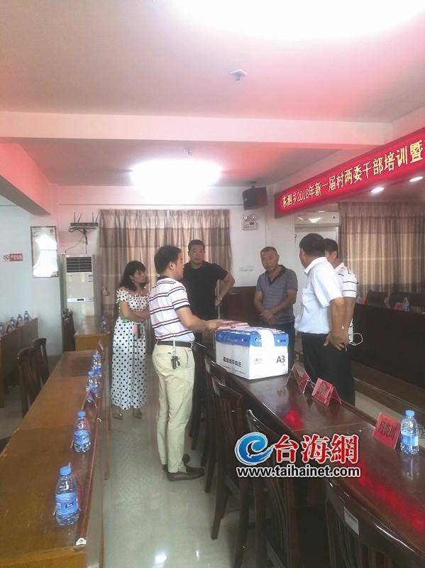 福建一招投标作弊被当场揭穿 投标箱盖子内粘着一颗球 福建一招投标作弊被当场揭穿 投标箱盖子内粘着一颗球