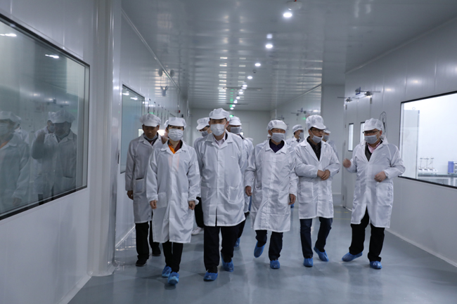 ����ʡ�˴���ί��ί�쵼һ�вι۸�˹��������