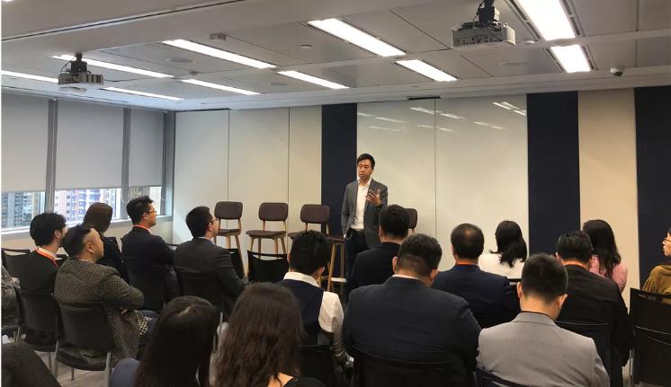 南华早报 CEO刘可瑞与接力中国的青年企业家们分享了南华早报的历史发展,同时深度分析了信息数字时代新媒体的发展趋势 南华早报 CEO刘可瑞与接力中国的青年企业家们分享了南华早报的历史发展,同时深度分析了信息数字时代新媒体的发展趋势