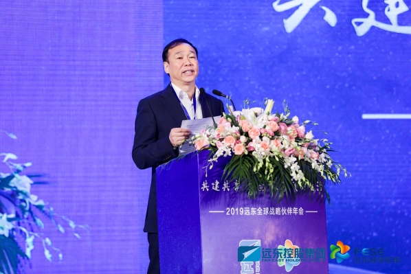 宜兴市市委常委、市政府常务副市长何晓进在会上致辞 宜兴市市委常委、市政府常务副市长何晓进在会上致辞