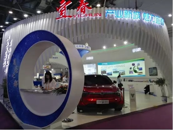 ��˹��չ��