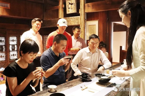 双方参访君邻大院时光馆、足球小镇 双方参访君邻大院时光馆、足球小镇