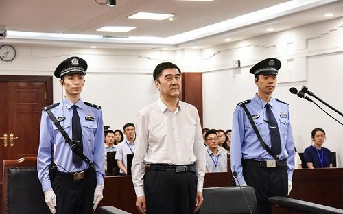 国家能源局原局长努尔·白克力受贿案一审开庭 国家能源局原局长努尔·白克力受贿案一审开庭