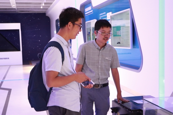 参观远东智慧能源科技馆 参观远东智慧能源科技馆