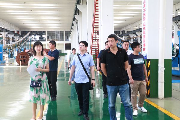 参观智能中压电缆厂 参观智能中压电缆厂