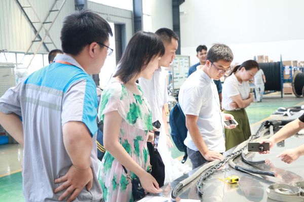 参观海洋装备电缆厂 参观海洋装备电缆厂