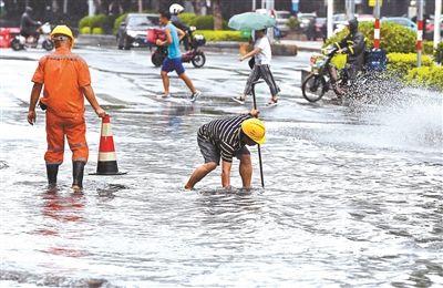 台风“白鹿”携暴雨横穿广东 南方电网积极应对 台风“白鹿”携暴雨横穿广东 南方电网积极应对