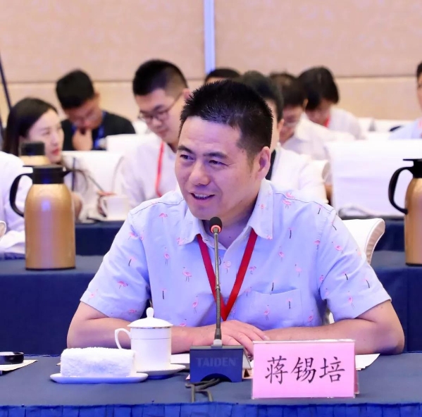 蒋锡培在中国500强企业家恳谈会上发言 蒋锡培在中国500强企业家恳谈会上发言