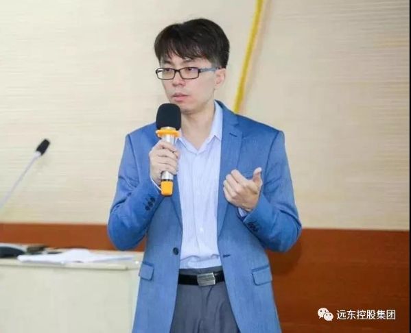 远东控股集团首席行政官、远东大学执行校长庄太纬作汇报发言 远东控股集团首席行政官、远东大学执行校长庄太纬作汇报发言