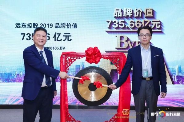 庄太纬受邀参加敲钟仪式 庄太纬受邀参加敲钟仪式