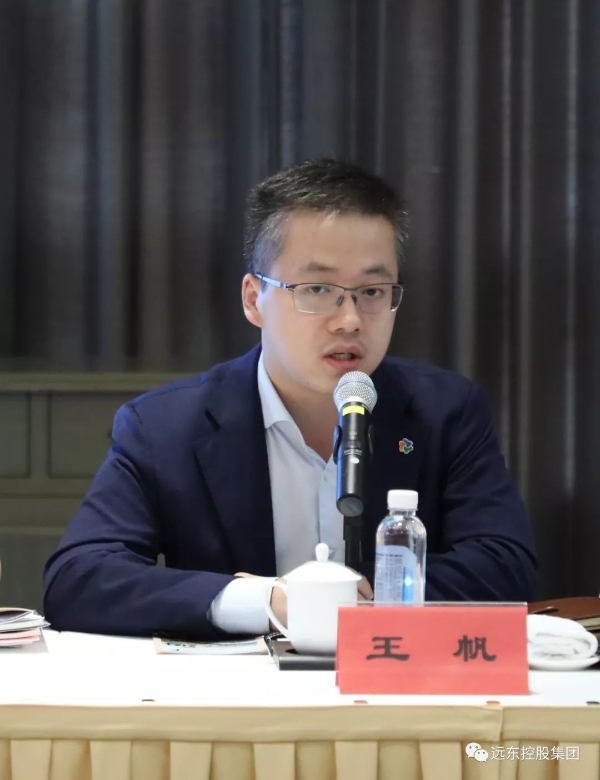 王帆在座谈会上发言 王帆在座谈会上发言