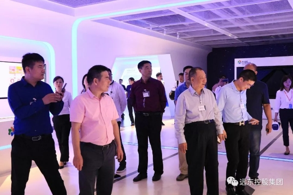 参观智慧能源科技馆 参观智慧能源科技馆