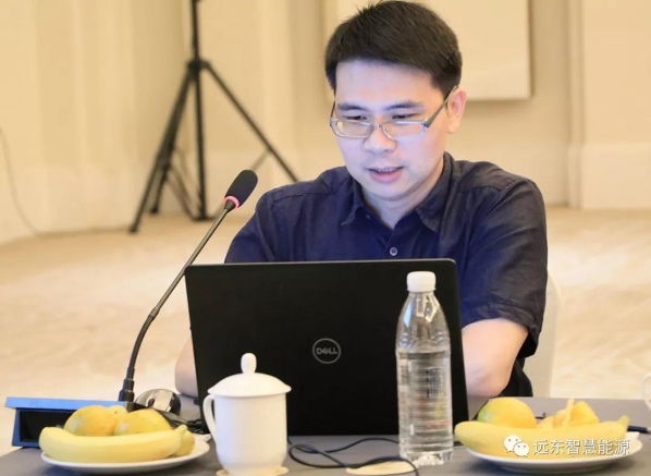 郑秋在会上发言 郑秋在会上发言