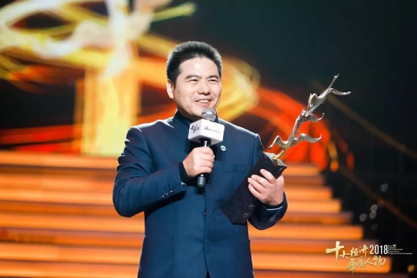 【远东时评】不念过往 不畏将来 | 以奋斗姿态当自己的英雄 【远东时评】不念过往 不畏将来 | 以奋斗姿态当自己的英雄