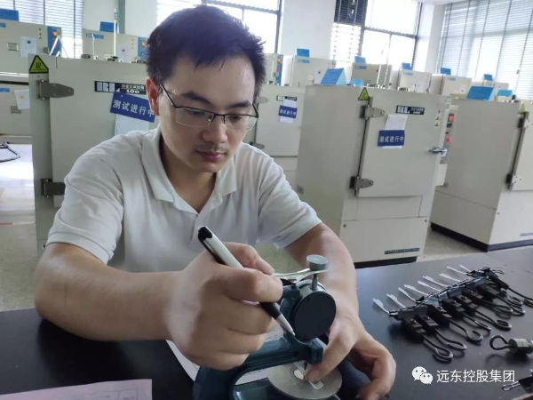 【远东时评】不念过往 不畏将来 | 以奋斗姿态当自己的英雄 【远东时评】不念过往 不畏将来 | 以奋斗姿态当自己的英雄