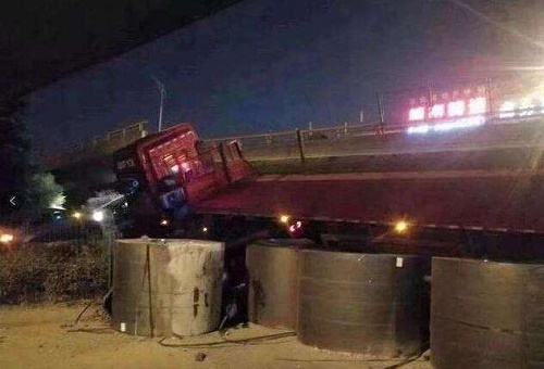 日照钢铁回应“钢材现身无锡跨桥侧翻现场”:卖出后未承运 日照钢铁回应“钢材现身无锡跨桥侧翻现场”:卖出后未承运