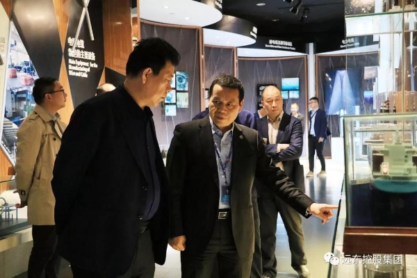 参观智慧能源科技馆 参观智慧能源科技馆