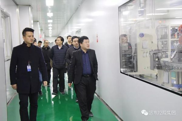 参观21700动力电池生产线 参观21700动力电池生产线
