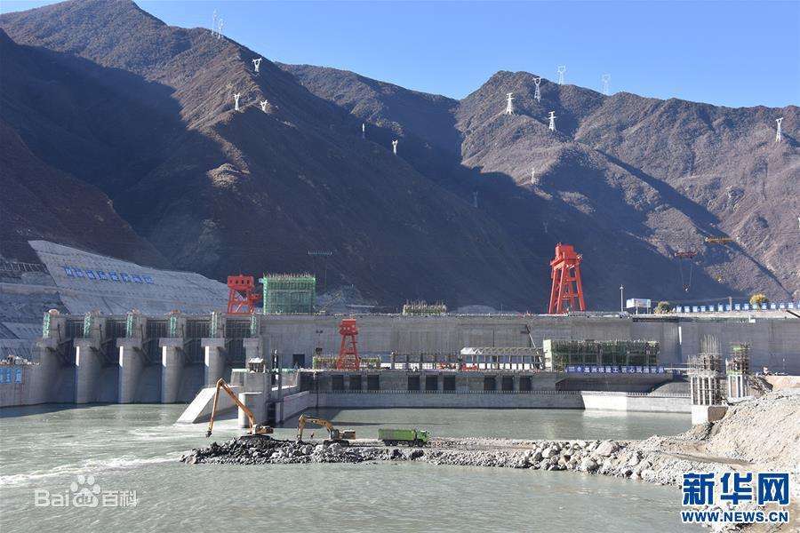西藏加查水电站大坝主体工程按期封顶