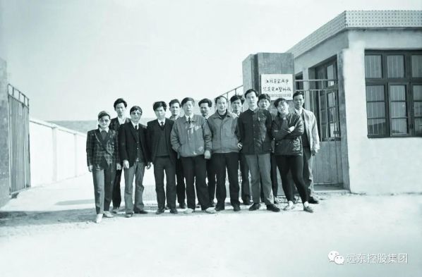 1990年,创办范道电工塑料厂 1990年,创办范道电工塑料厂