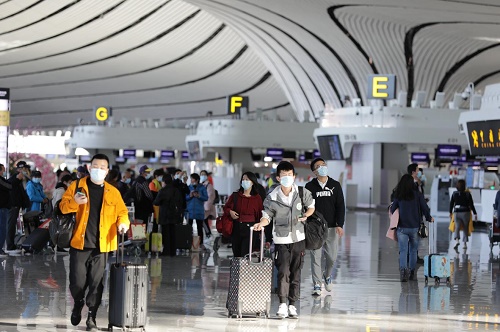 大兴机场单日旅客吞吐量创新高 首破10万人次 大兴机场单日旅客吞吐量创新高 首破10万人次