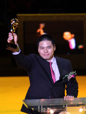 2019央视十大经济人物_...心向2010年CCTV十大经济人物评选活动现场提供钢琴(3)